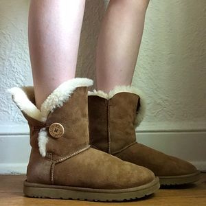 Ugh Bailey Button Boots (tan) size 8